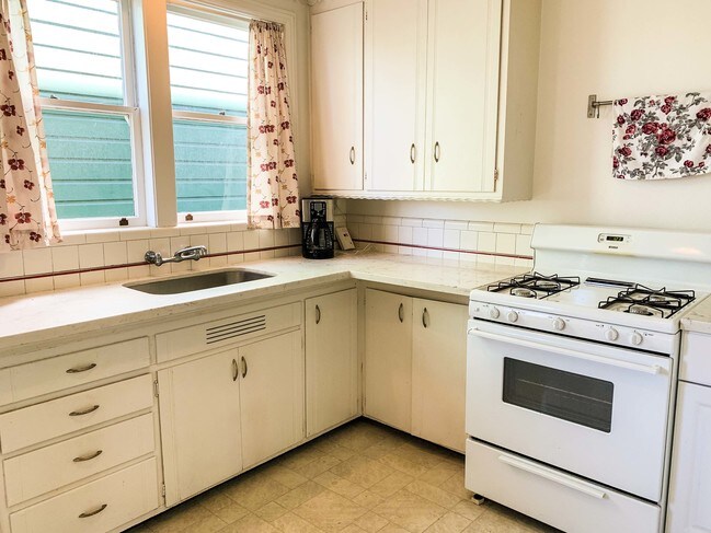 Building Photo - 1490 14th Ave