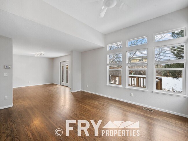 Foto del edificio - Great Townhome Near the Foothills