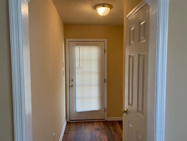 Building Photo - Three Bedroom Home in Lake Park!