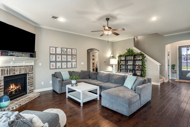 Foto del edificio - LEGACY HOME AVAILABLE! BELLE ROSE!