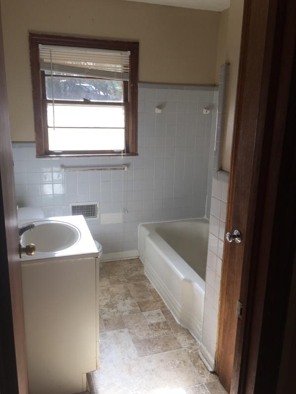 Building Photo - 1359 Oakview Cir
