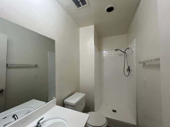 Foto del edificio - 8070 Langdon Ave