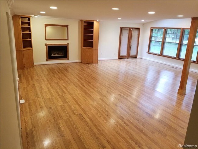 Foto del edificio - 5262 Kellen Ln