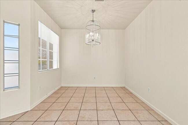 Building Photo - Bright & Spacious 3Bd Home with Vaulted Ceilings & Outdoor Kitchen