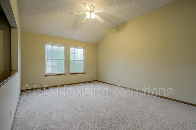 Building Photo - 18333 E 24 Hwy Cir
