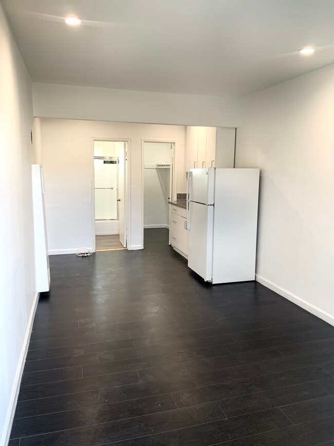 Building Photo - 3418 S Centinela Ave