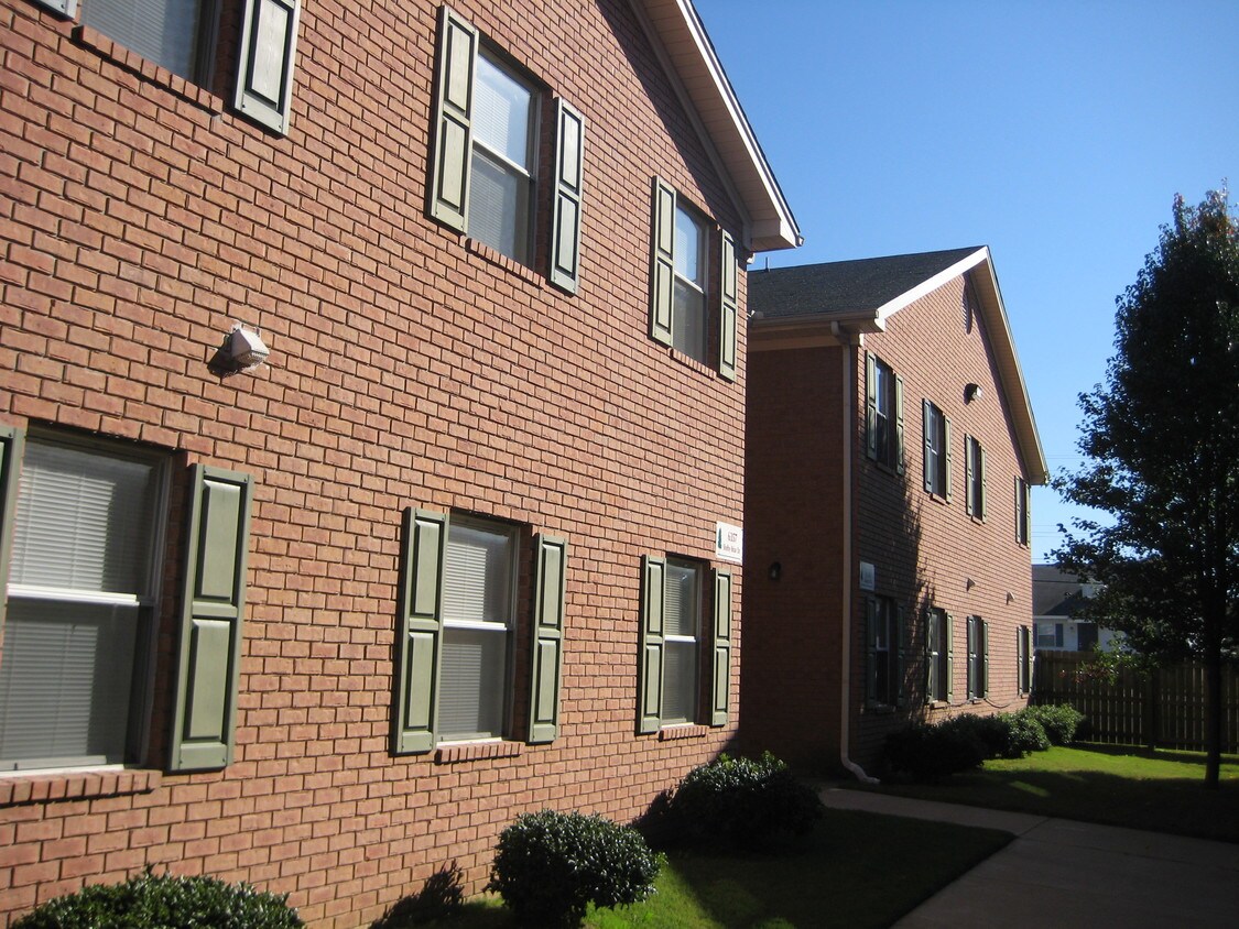 Primary Photo - 6320 Gillespie Rd