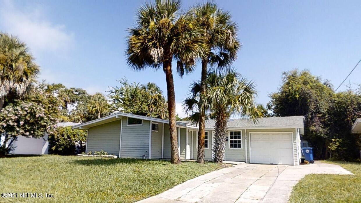 Primary Photo - 528 Bowles St