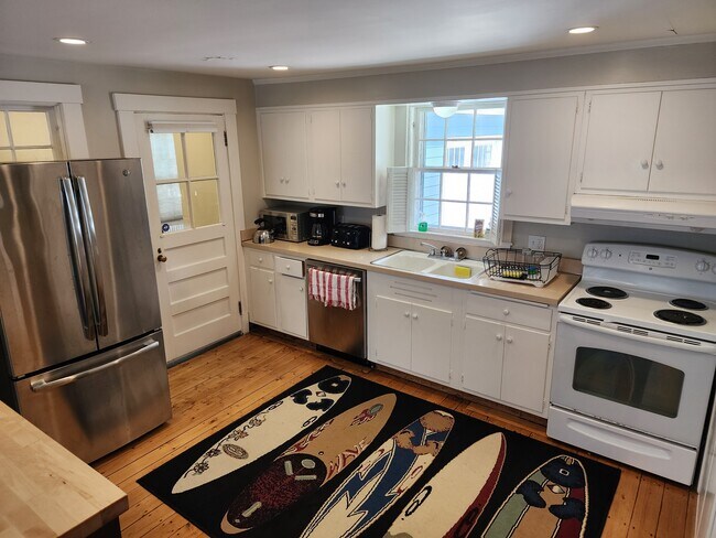Kitchen - 211 Elm St