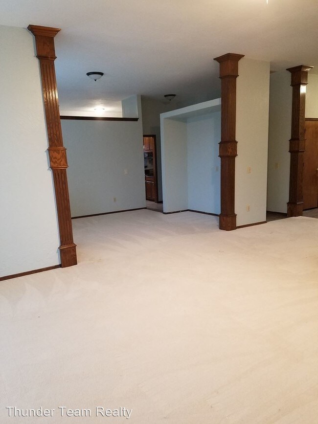 Building Photo - 8529 Willow Creek Blvd