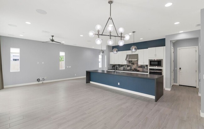 Building Photo - 6940 E Lyra Dr
