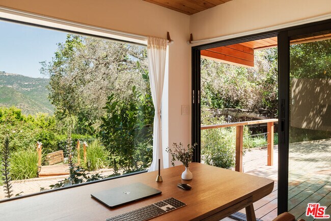 Foto del edificio - 26237 Fairside Rd