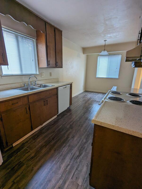 Foto del edificio - 717 Pointe Ct