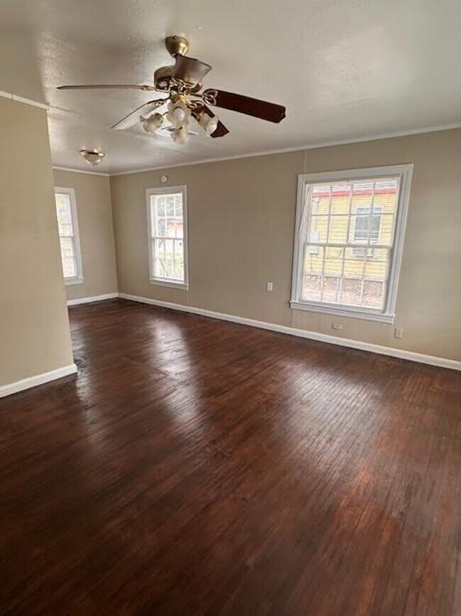 Building Photo - 3141 Reuter Ave