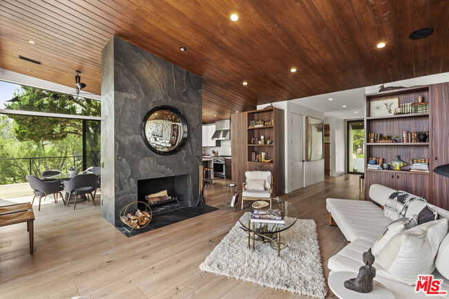 Building Photo - 2652 Byron Pl