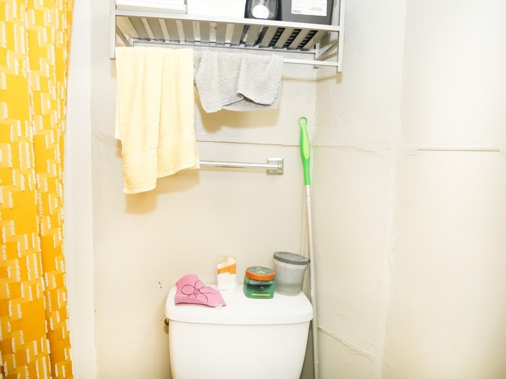 Building Photo - 254 W Newton St