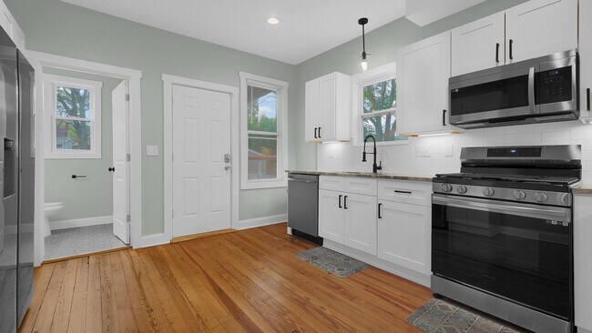Building Photo - 739 Wilson Ave