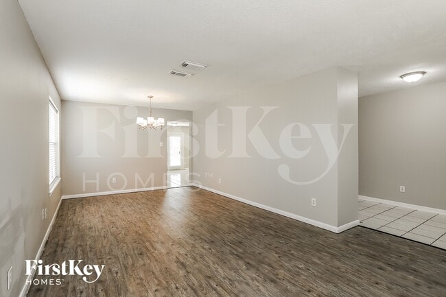 Building Photo - 518 Foxglove Dr