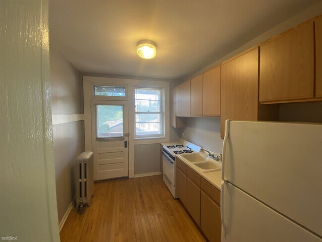 Building Photo - Studio, 1 bath  - 3932 N Keeler Ave Apt 2B