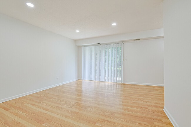 Building Photo - 929 Buccaneer Dr