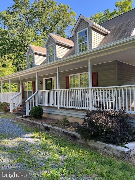 Building Photo - 671 Willow Ln