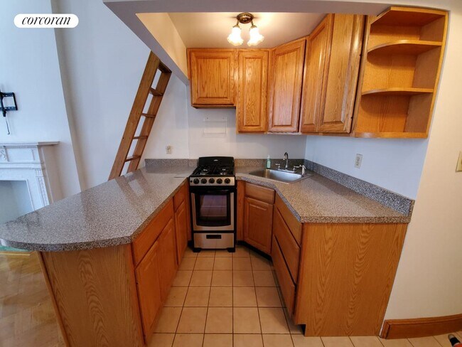 Building Photo - 346 W 87th St