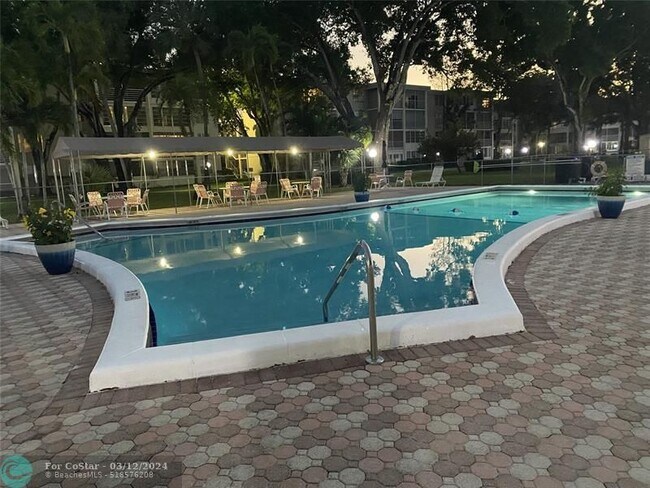 Foto del edificio - 2999 NW 48th Ave