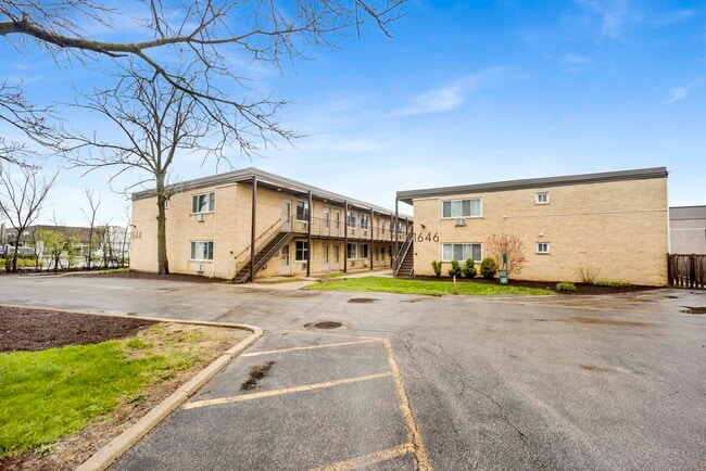 Foto del edificio - Chestnut Court Apartments