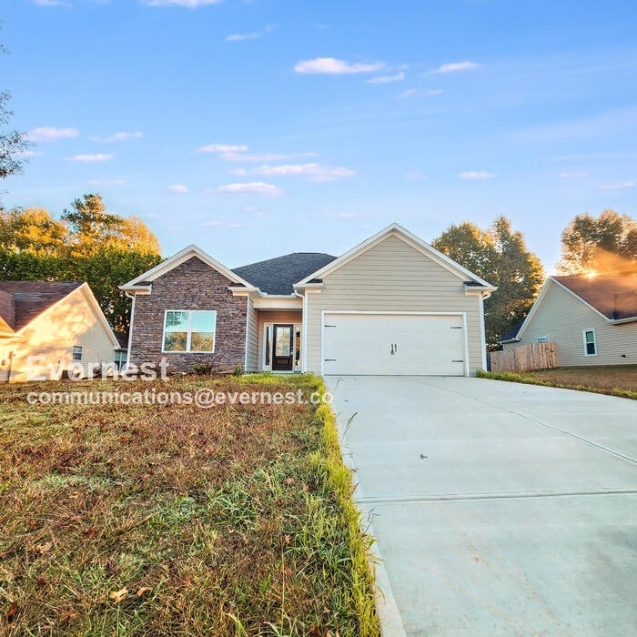 Primary Photo - 1754 Live Oak Ln