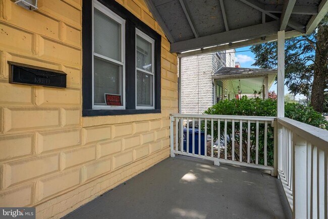Foto del edificio - 642 Manor Rd