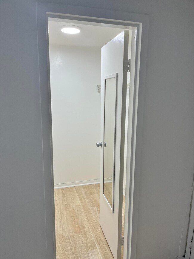 Foto del edificio - 8441 Forest Hills Dr