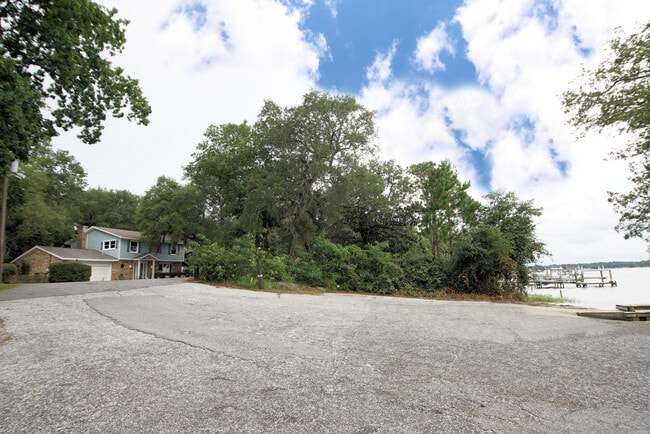 Building Photo - 223 S Bayshore Dr