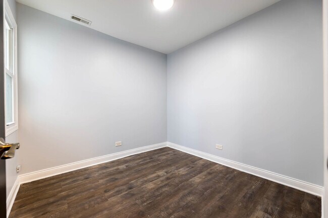 Foto del edificio - 6833 S Champlain Ave