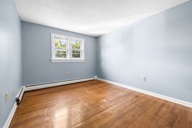Building Photo - 24 Deerfield Ct