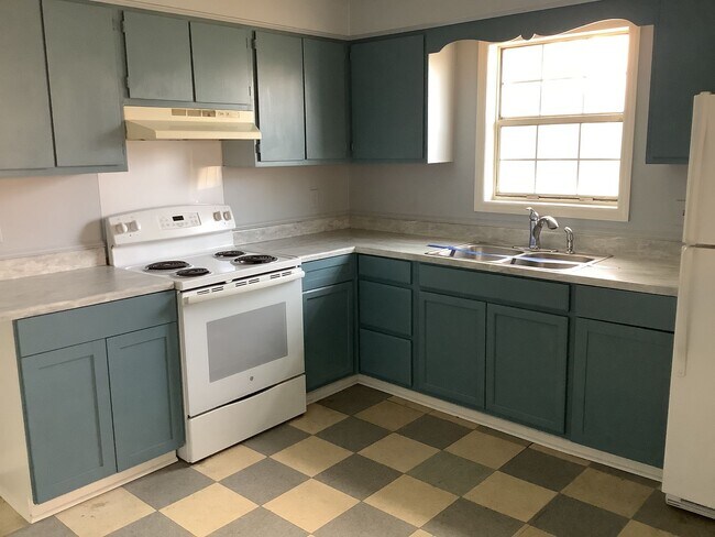 Building Photo - 3 Bedroom 1 Bathroom House