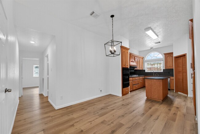 Foto del edificio - 7403 Oak Walk Dr