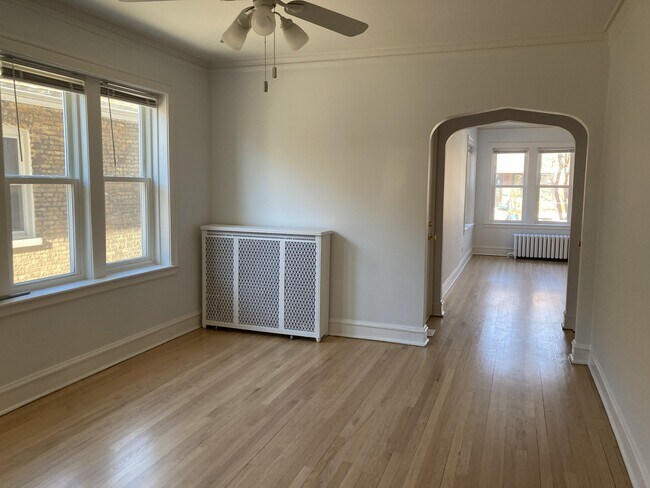 Foto del edificio - 2433 W Dakin St