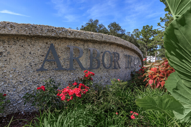 Entrada a la comunidad Arbor Trace - Arbor Trace