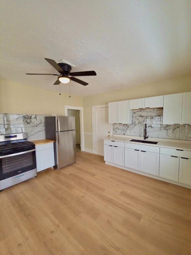 Foto del edificio - 4014 Cypress Ave