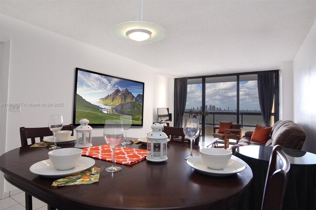 Foto del edificio - 2555 Collins Ave