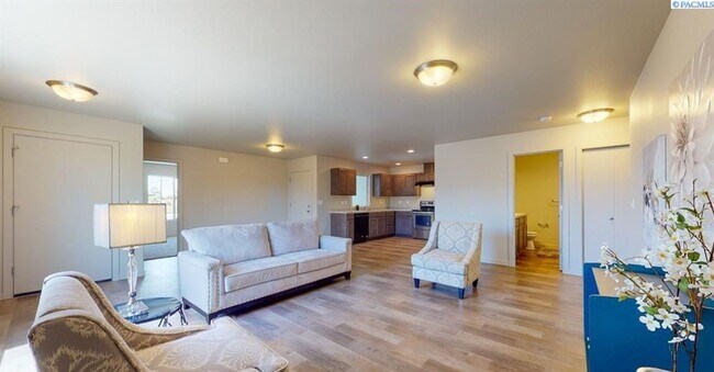 Building Photo - Modern 3 Bedroom, 2 Bathroom Townhouse for...