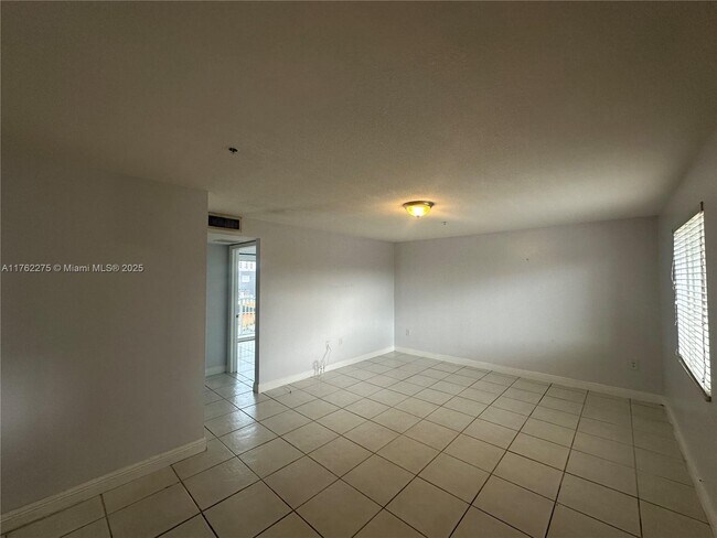 Building Photo - 1453 SW 3rd St