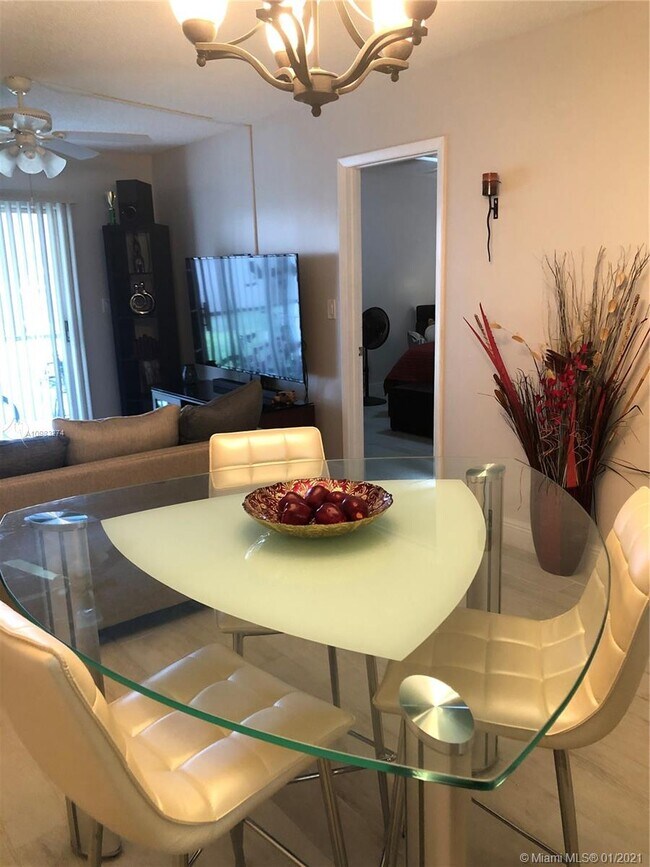 Foto del edificio - 7610 Stirling Rd