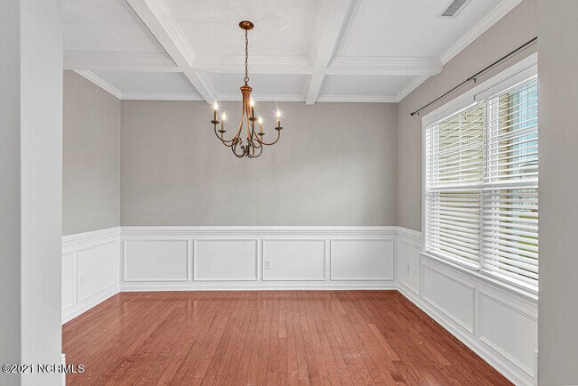 Building Photo - 601 Winfall Dr