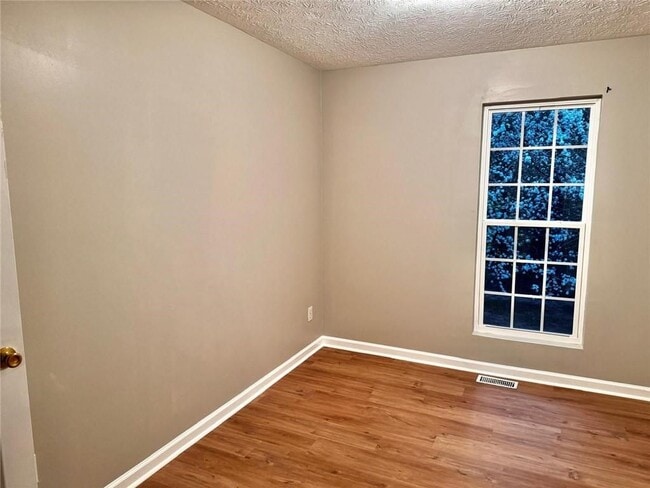 Building Photo - 3164 Kingswood Glen