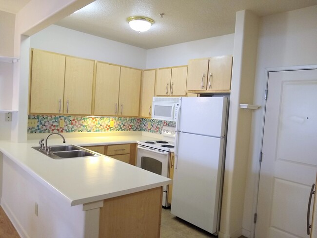 Kitchen - 400 NE 100th Ave