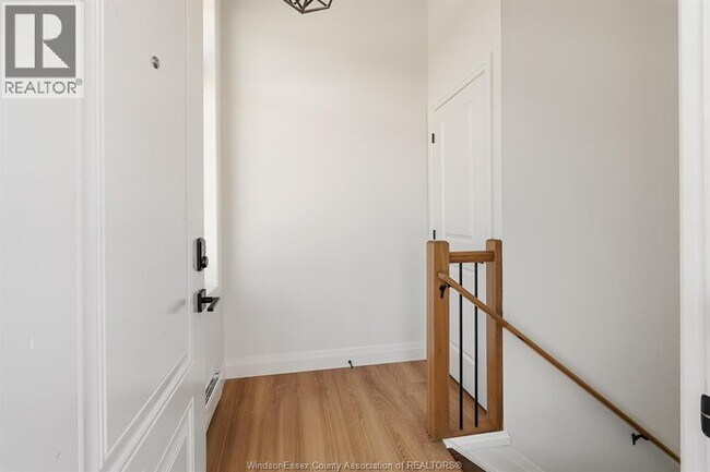 Photo du bâtiment - 715 Elliot Pt Rd