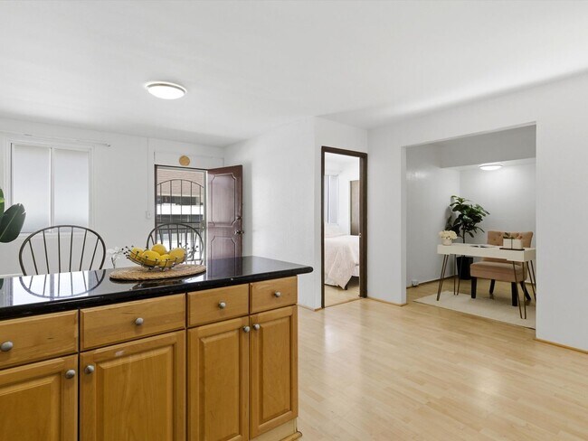 Foto del edificio - Central Makiki Two Bedroom Rental