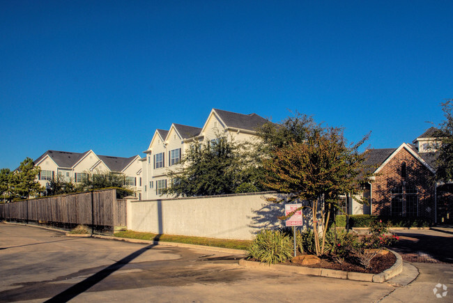 Building Photo - Piney Point Place Townhomes