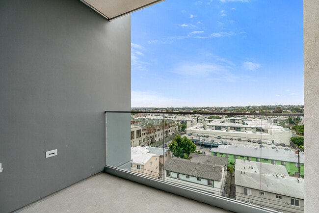 Building Photo - Venue Residences